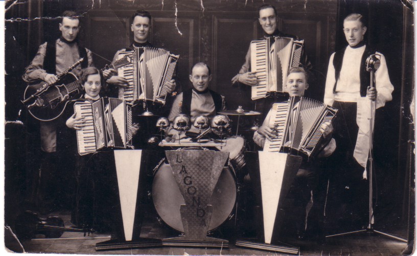 Lagonda Accordion Band