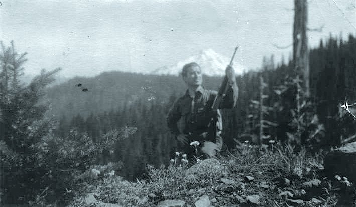 Guido hunting near Mount Jefferson