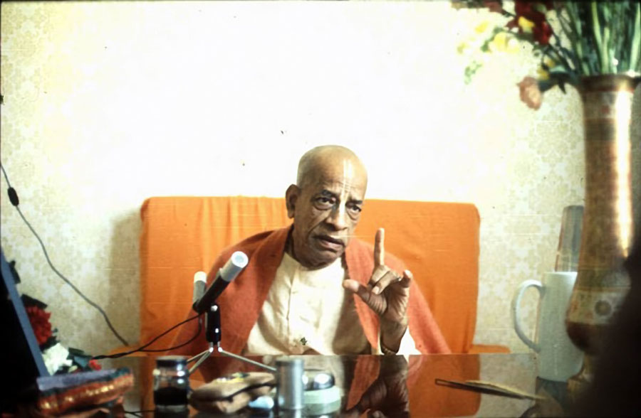 Prabhupada shakes his finger