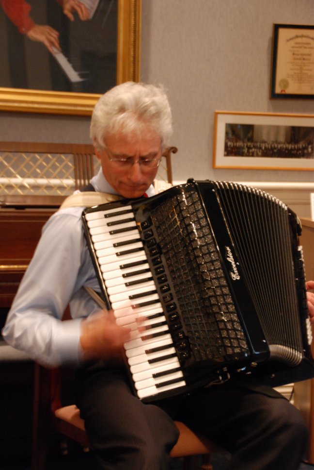 Henry Doktorski in recital in Bloomington, Indiana